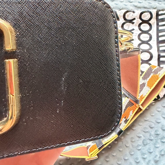 Marc Jacobs Black and Gold Crossbody Bag with Patterned Strap - Picture 5 of 5